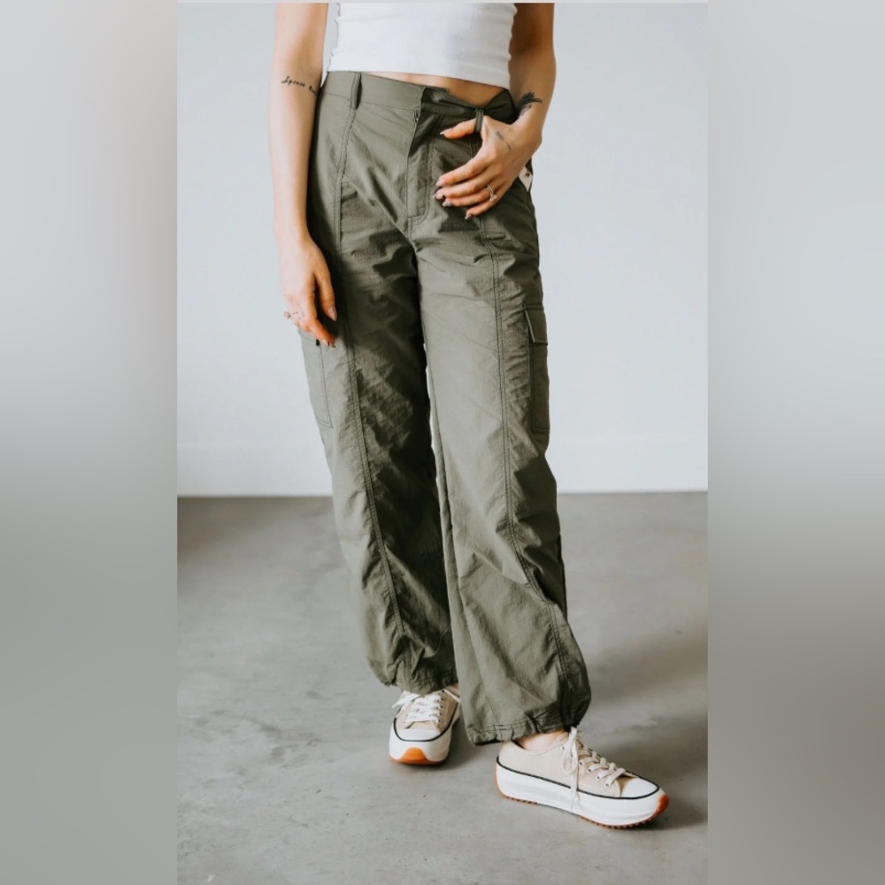 Love Tree fm Lauriebelles Olive Wide Leg Cargo Pants
